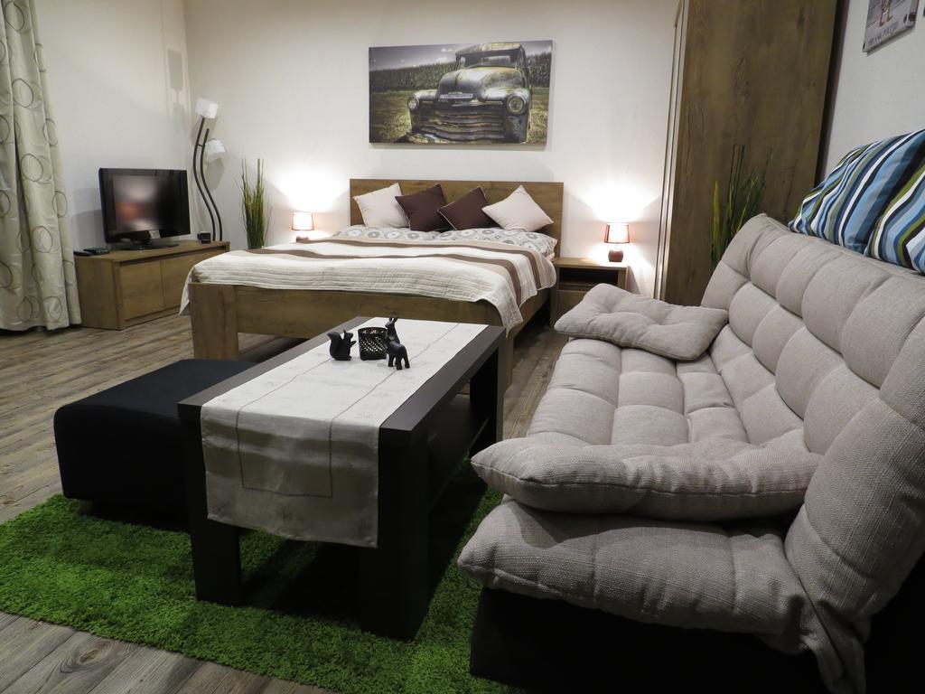 Apartmán Route 18 Lipótszentmiklós Kültér fotó