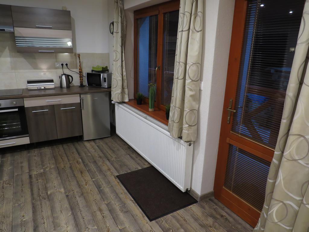Apartmán Route 18 Lipótszentmiklós Kültér fotó